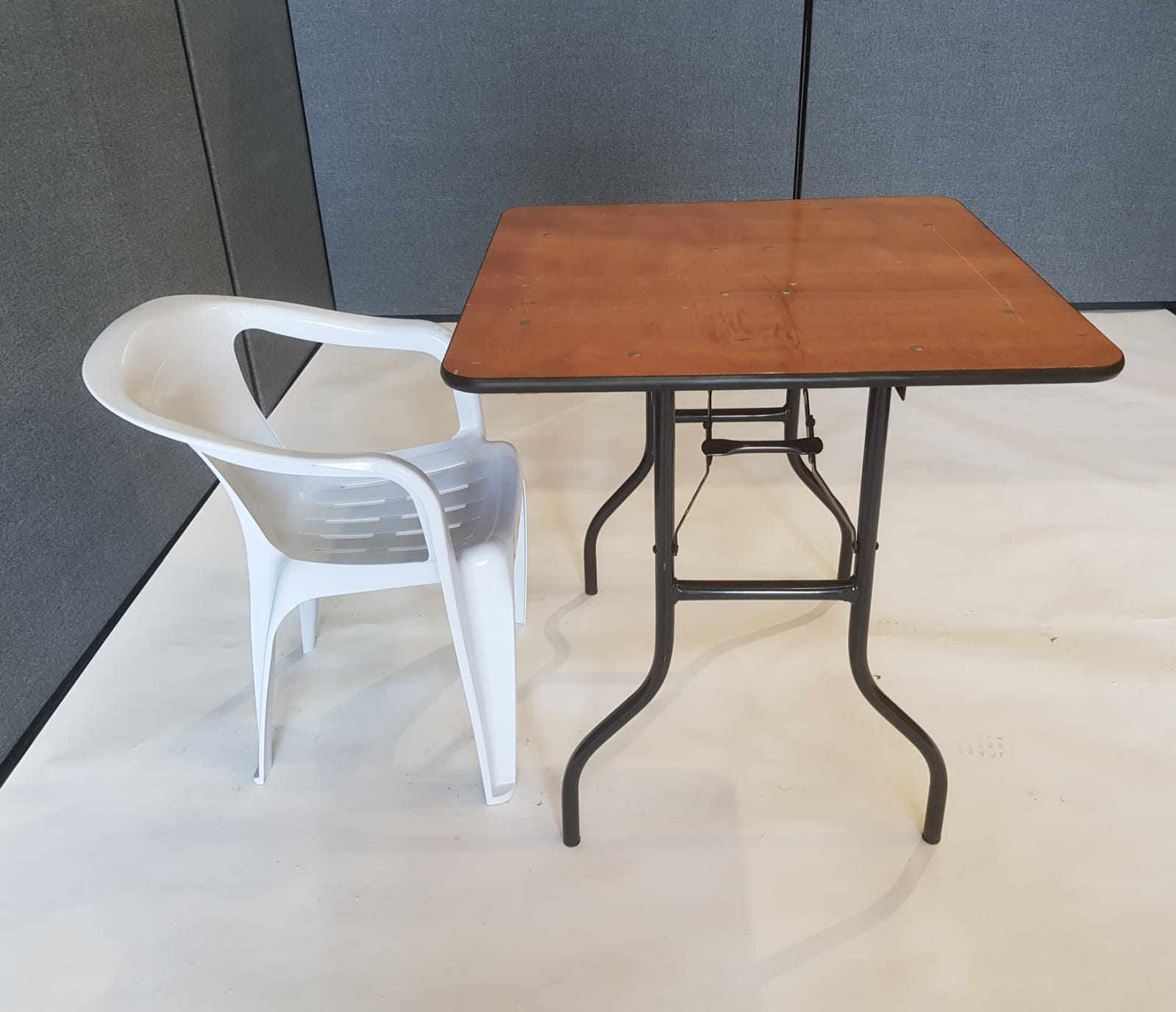 2 6 Wood Square Table And White Patio Chair Set Be Furniture Hire